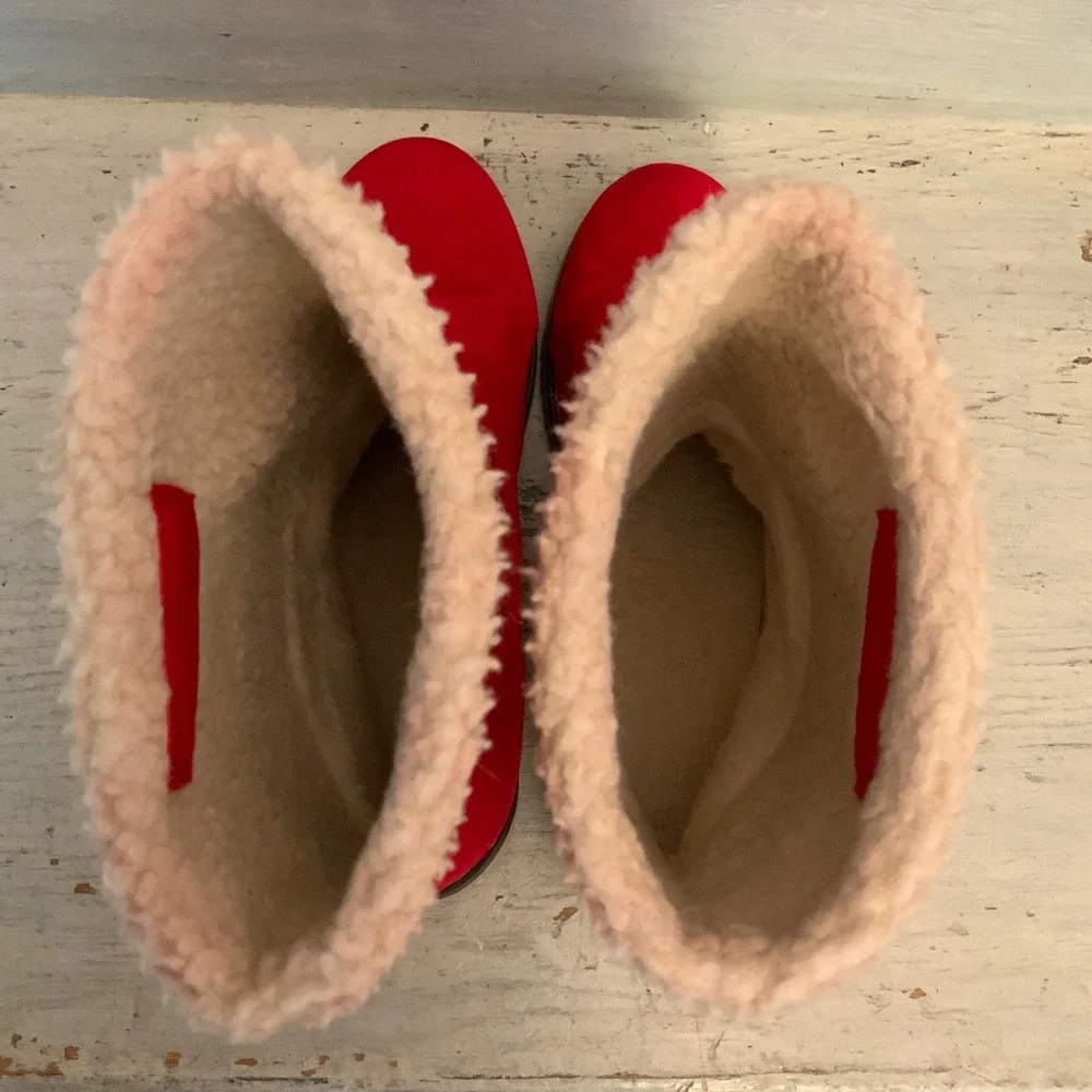N/A red faux